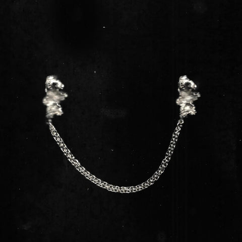 Long Brooch: Runtuh 03
